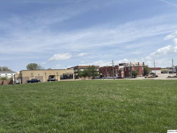 839 Vermont St , Quincy, IL 62301