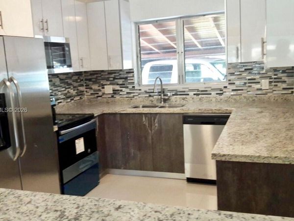 3700 Taft St , Hollywood, FL 33021