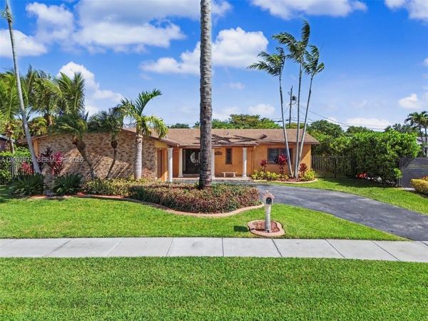 9837 SW 194th St, Cutler Bay, FL 33157