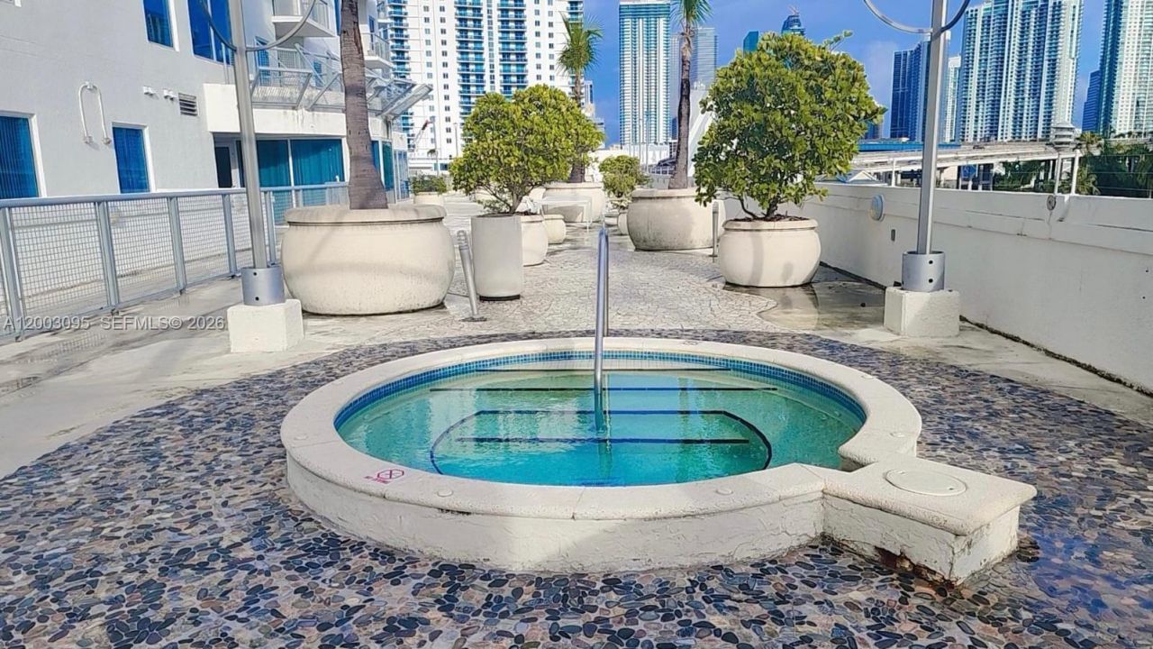 10 SW South River Dr , Unit 802, Miami, FL 33130 Photo