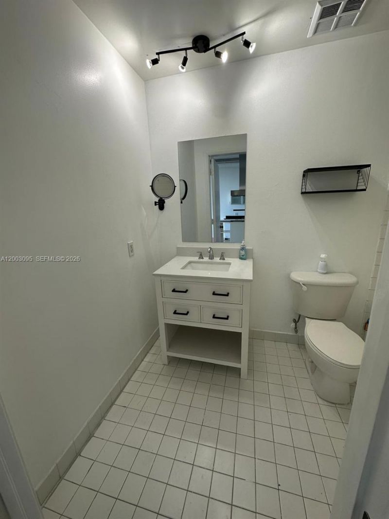 10 SW South River Dr , Unit 802, Miami, FL 33130 Photo
