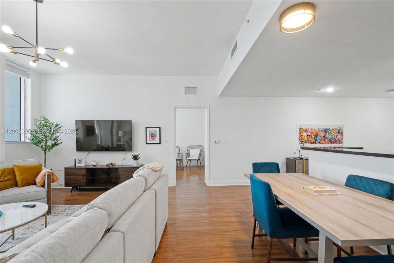 7901 Hispanola Ave, Unit 1810, Miami, FL 33141 Photo