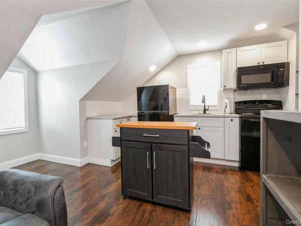 39 Bay Shore Avenue , Bay Shore, NY 11706