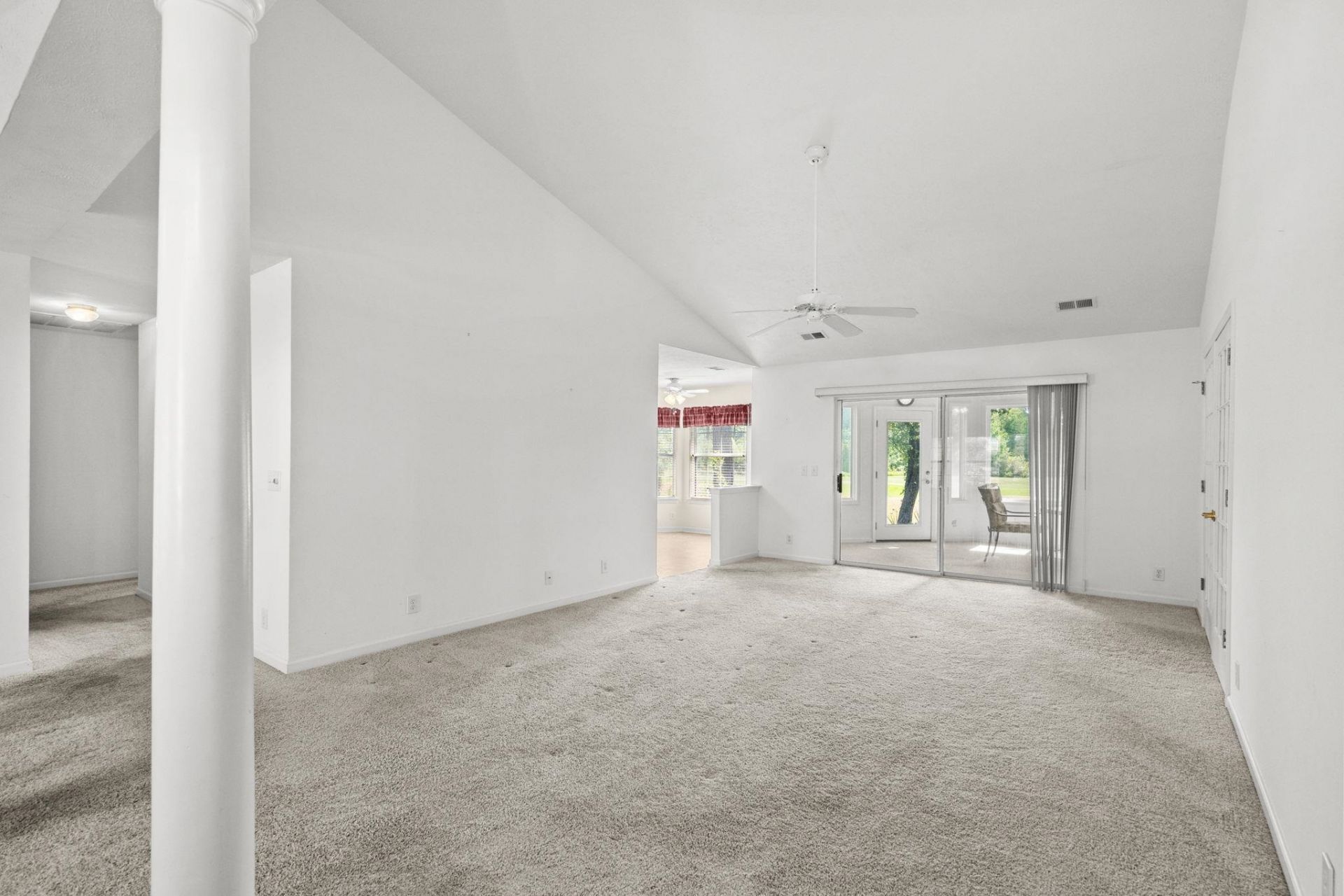 3212 Hermitage Dr.  Photo 4