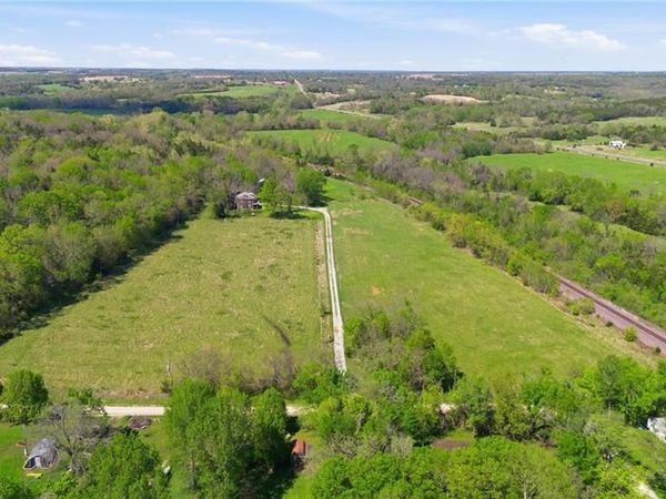 5976 Cleveland Avenue, Parker, KS 66072