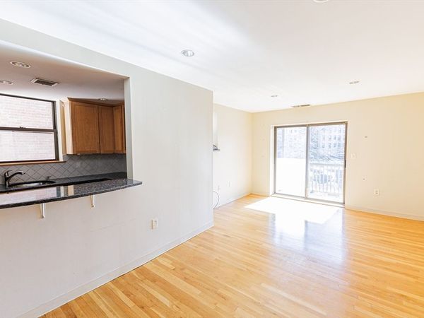 96 Gainsborough St, Unit 206W, Boston, MA 02115