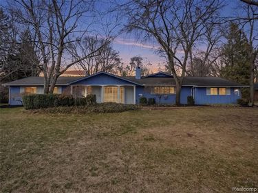 1690 Ledbury Drive, Bloomfield Hills, MI 48304