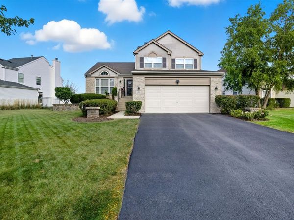 1600 Prairieview Boulevard , Bolingbrook, IL 60490