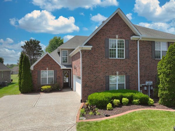 1009 Larkwood Dr, Hermitage, TN 37076