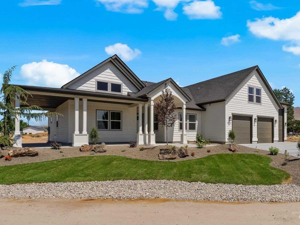 27387 Iron Horse Dr, Caldwell, ID 83607