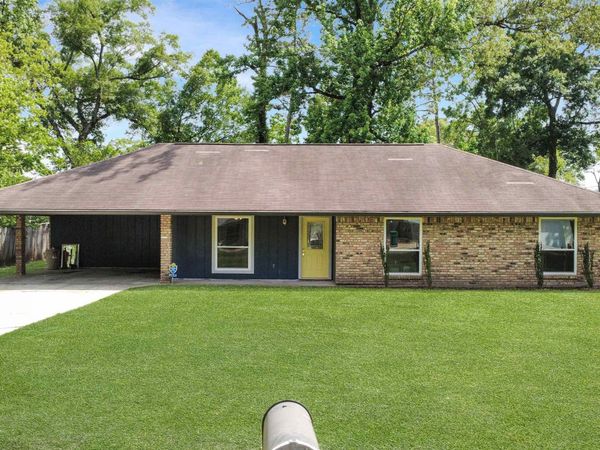 8054 Minglewood Ave, Denham Springs, LA 70706