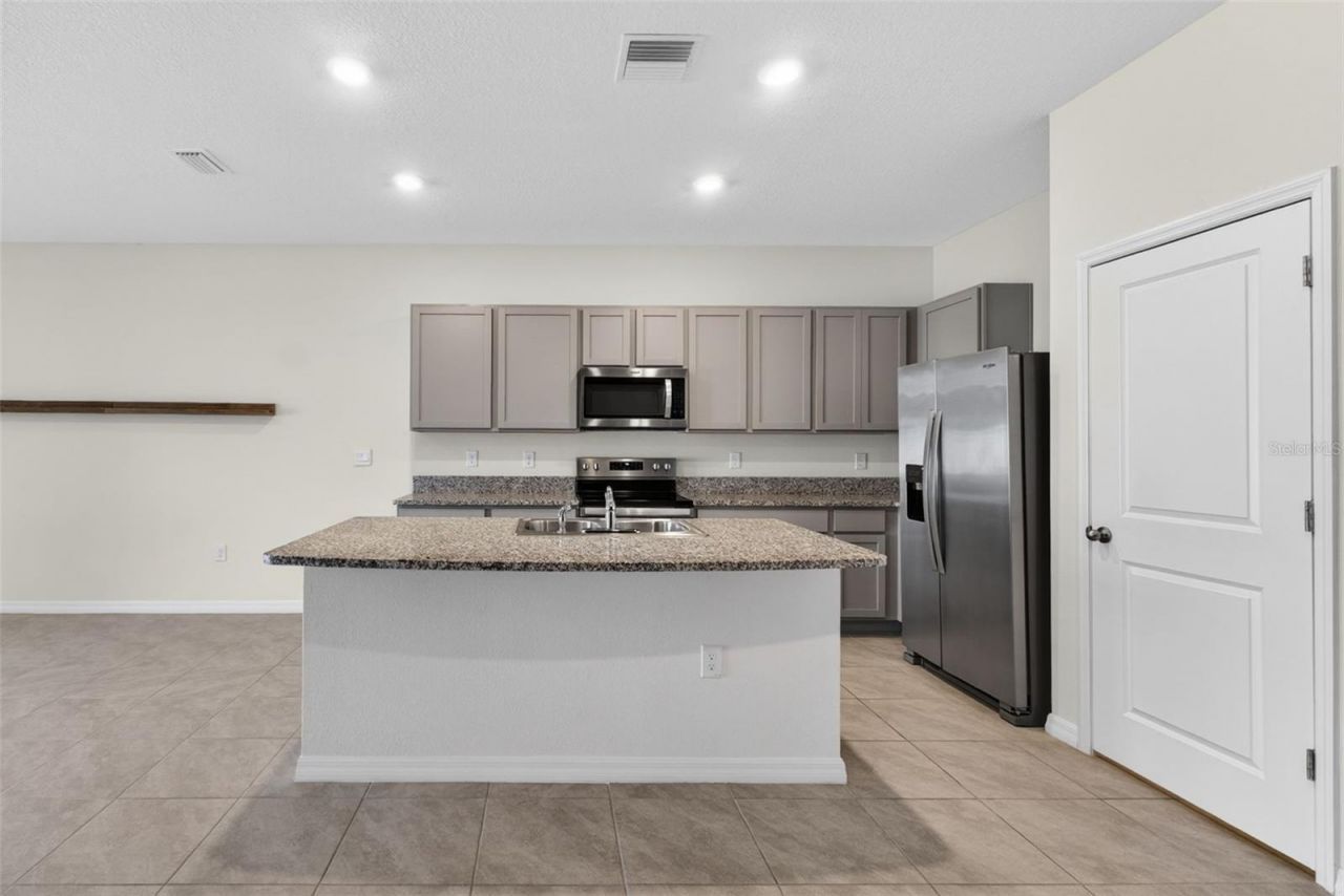 33105 Major Oak Drive, Wesley Chapel, FL 33545 Photo