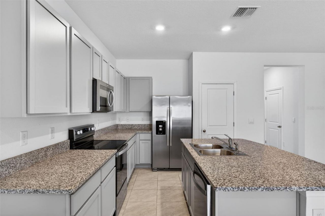 33105 Major Oak Drive, Wesley Chapel, FL 33545 Photo