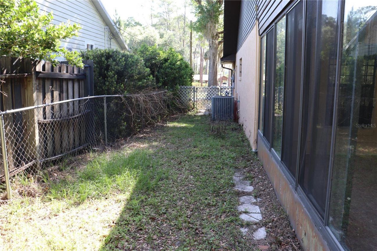 1112 NE 130 Terrace , Silver Springs, FL 34488 Photo