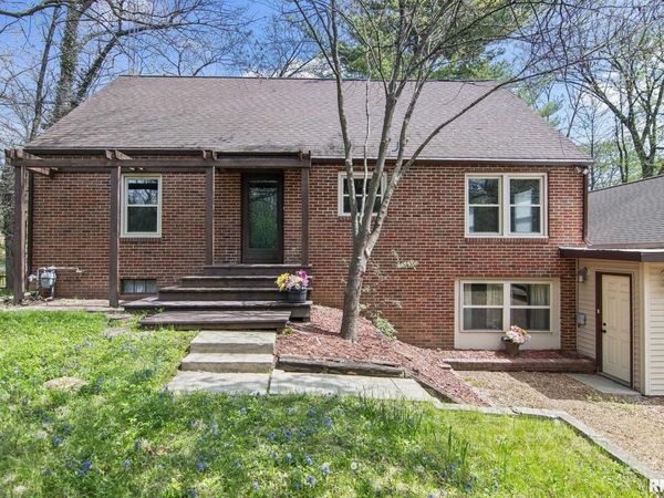 820 W LAKE SHORE Drive, Springfield, IL 62712