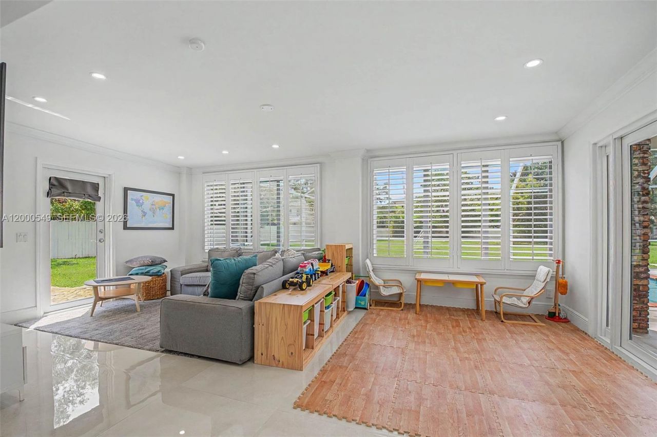 7230 SW 104th St , Pinecrest, FL 33156 Photo