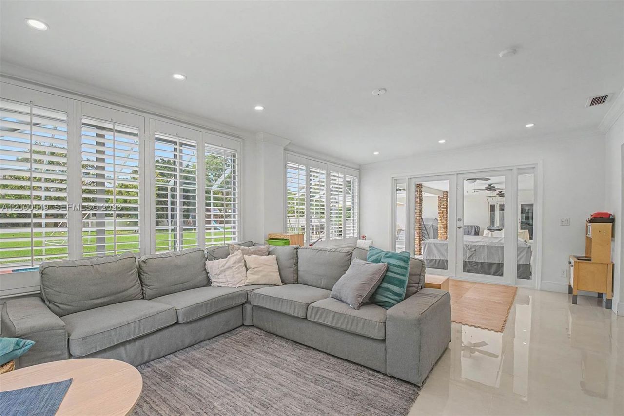 7230 SW 104th St , Pinecrest, FL 33156 Photo