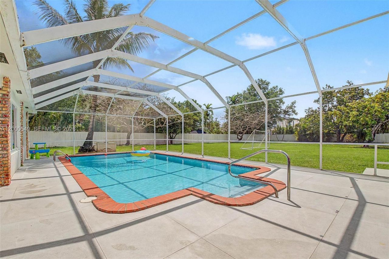 7230 SW 104th St , Pinecrest, FL 33156 Photo