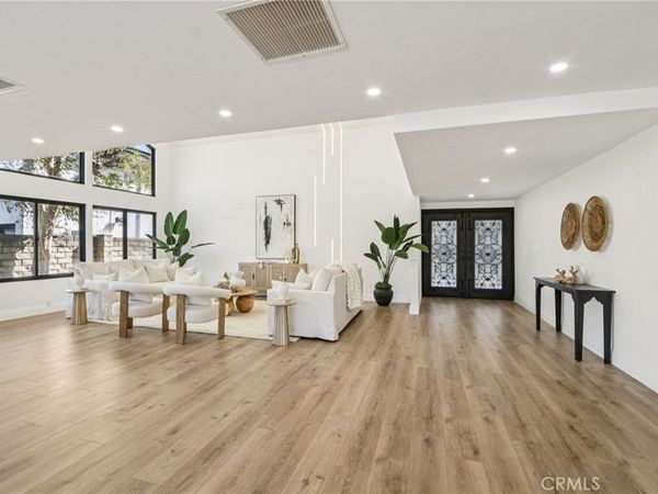 22925 Styles, Woodland Hills, CA 91367