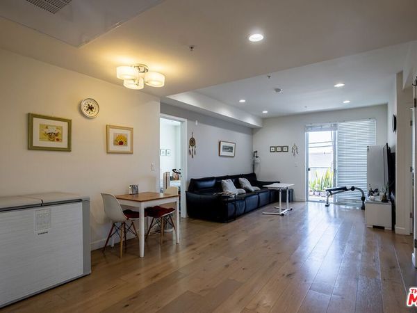 105 S Mariposa Avenue, Unit 204, Los Angeles, CA 90004