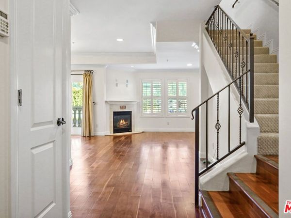 1050 N Edinburgh Avenue, Unit 303, West Hollywood, CA 90046