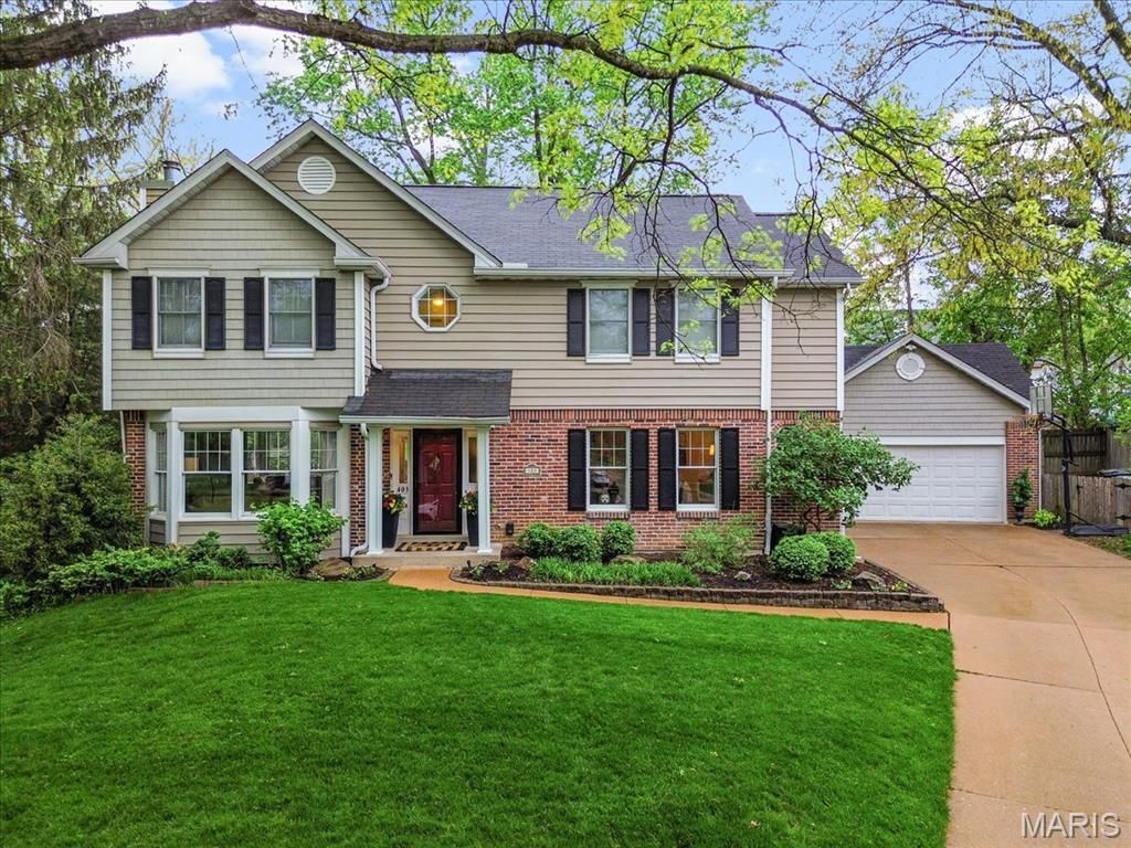 403 Woodview Manor Lane, Kirkwood, MO 63122 Main Photo