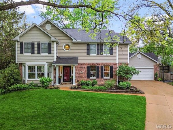 403 Woodview Manor Lane , Kirkwood, MO 63122