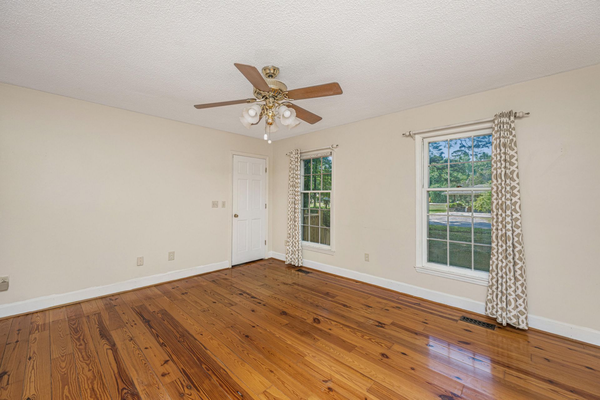 6228 Hollywood Drive Photo 15