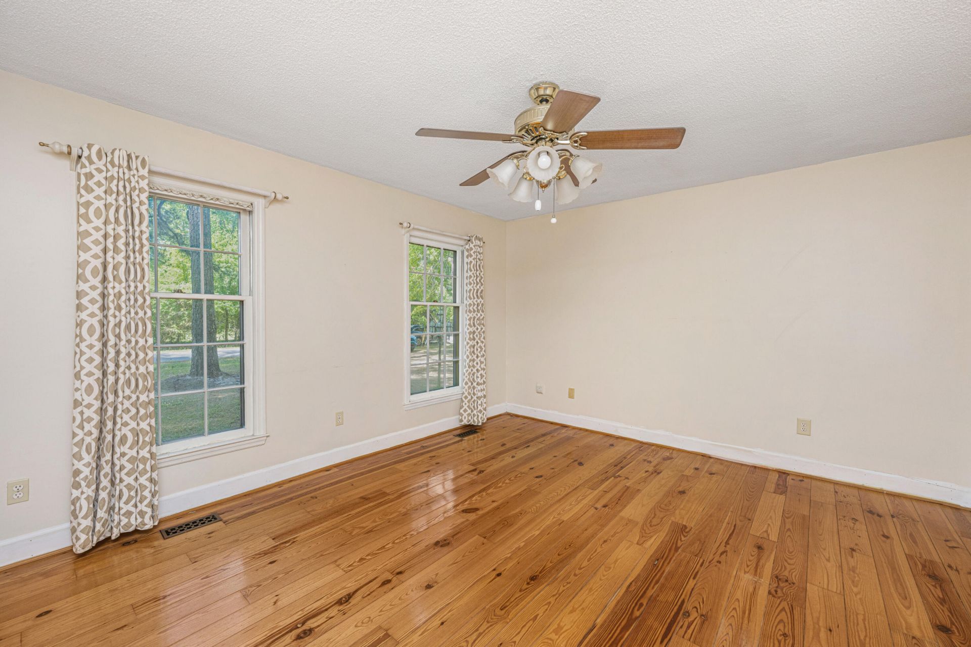 6228 Hollywood Drive Photo 16