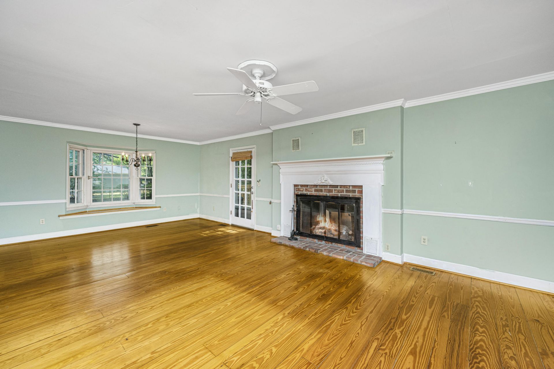 6228 Hollywood Drive Photo 7