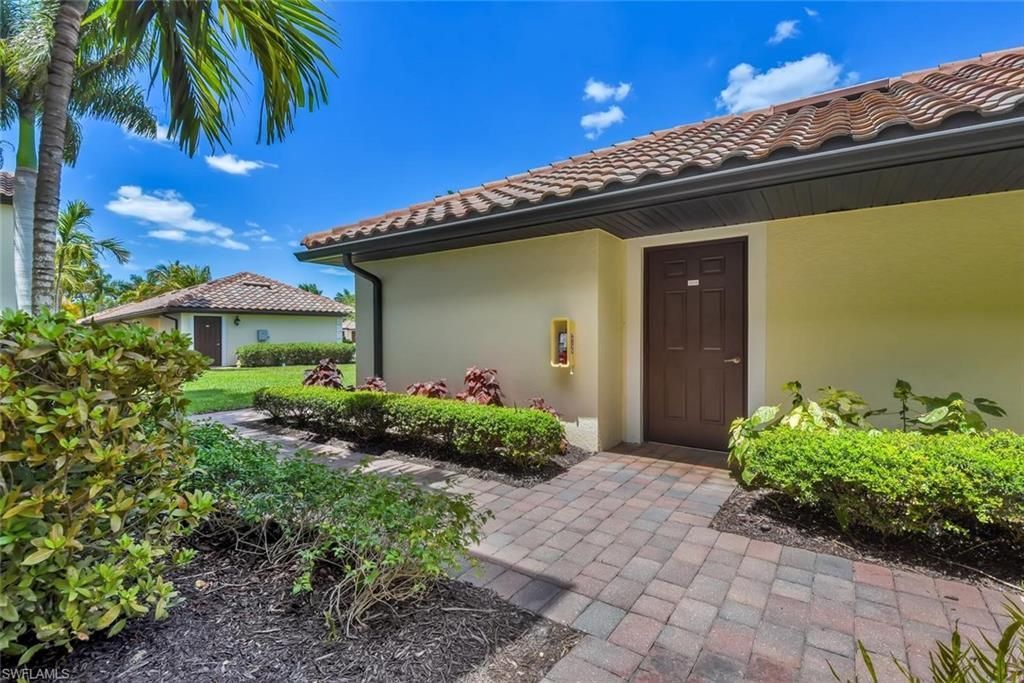 9528 Avellino Way, Unit 2526, Naples, FL 34113 Photo