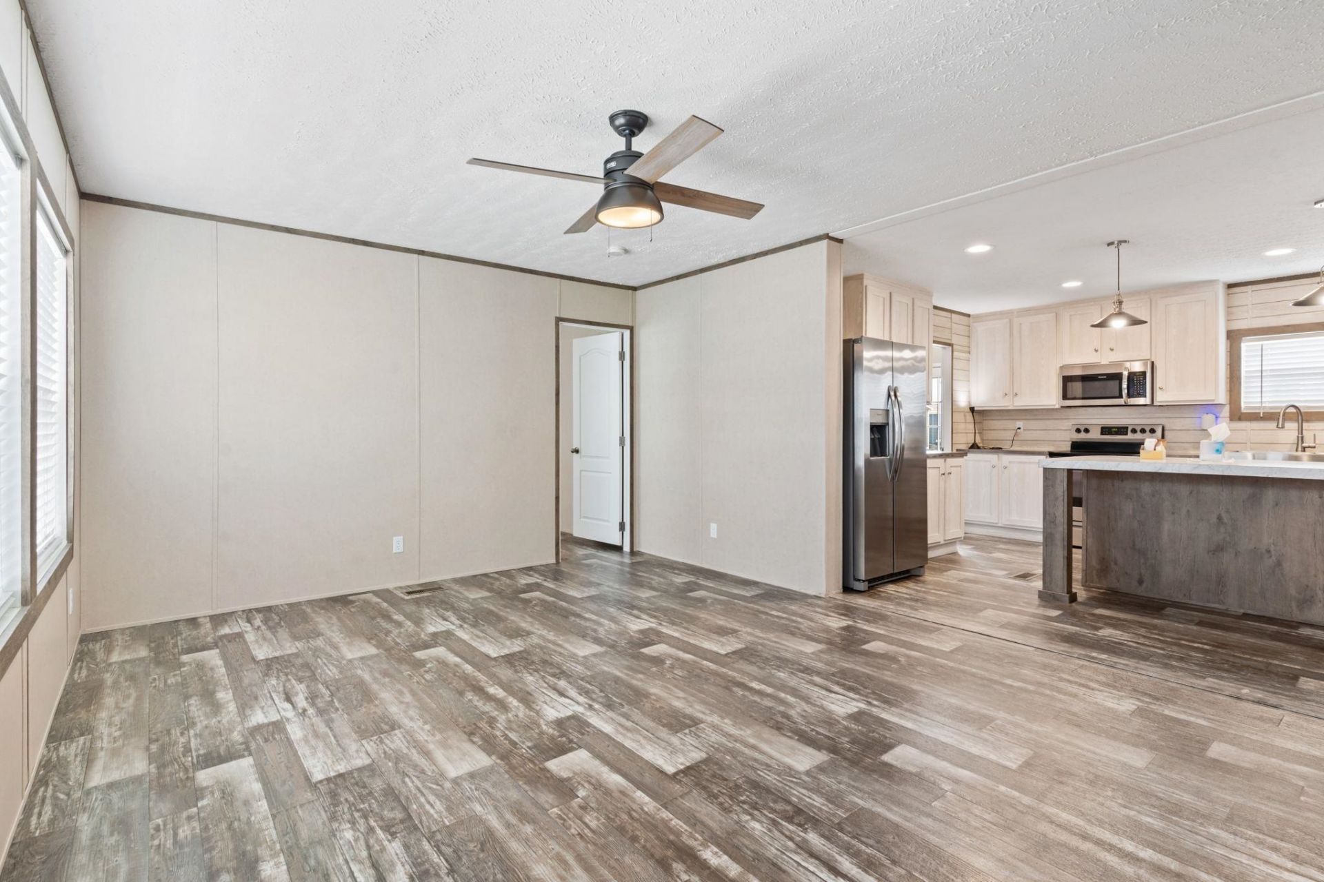 239 Air Stream Dr.  Photo 4