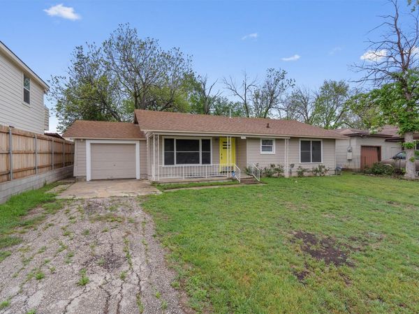 1908 W 2nd ST , Taylor, TX 76574