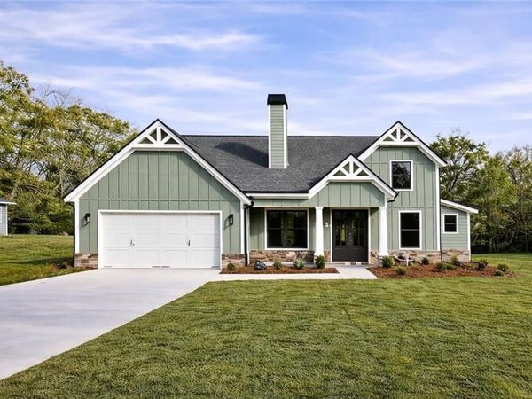 572 Elder Road , Statham, GA 30666