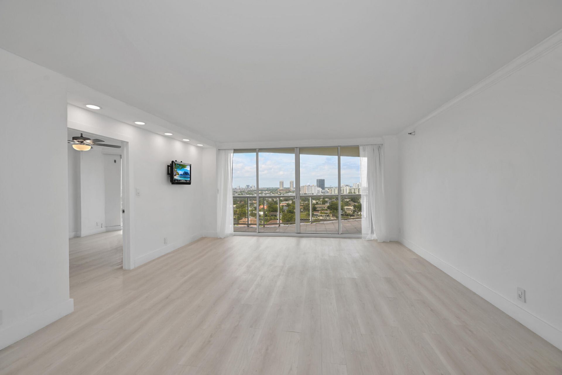 3640 Yacht Club Drive, Unit 1501, Aventura, FL 33180 Photo