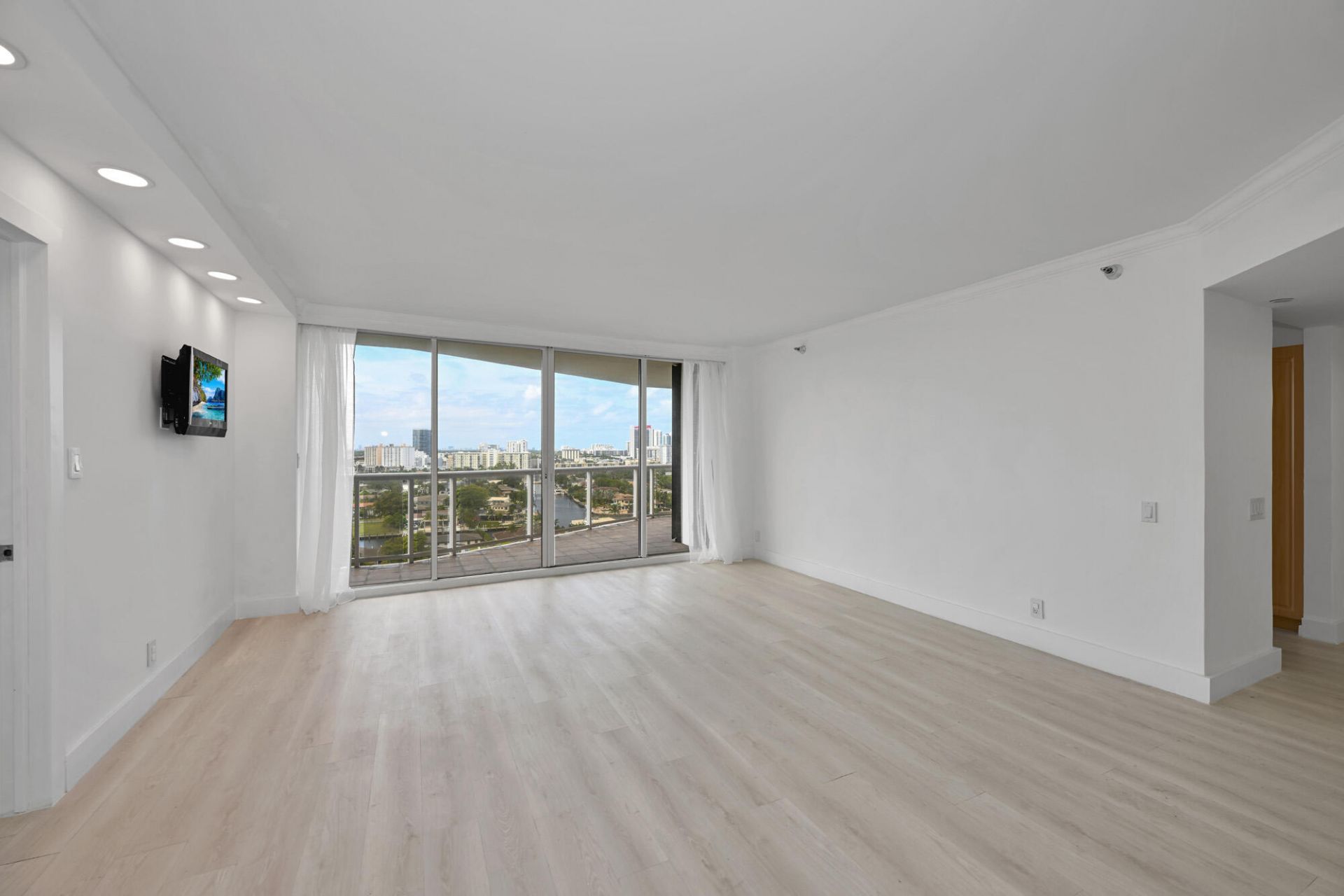 3640 Yacht Club Drive, Unit 1501, Aventura, FL 33180 Photo