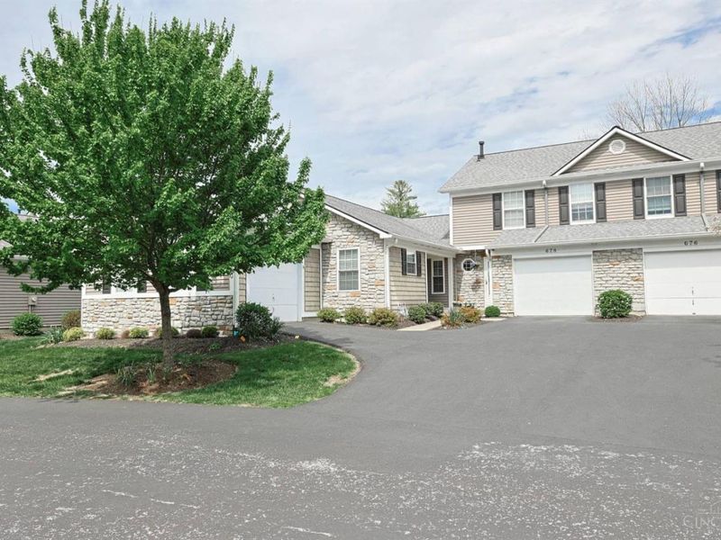 680 Stoneharbor Lane, Maineville, OH 45039 Photo 2