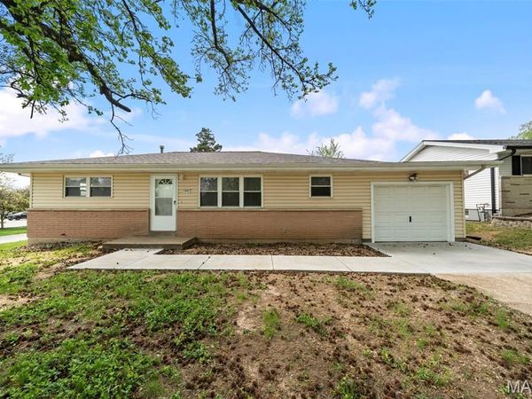 1201 Clearview Drive , St Charles, MO 63303