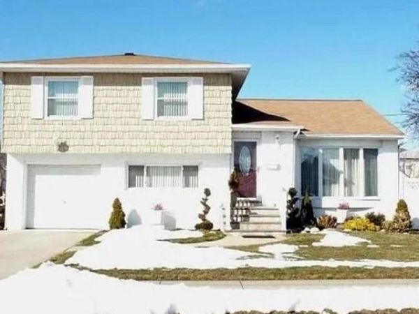 128 Cedar Street , Freeport, NY 11520