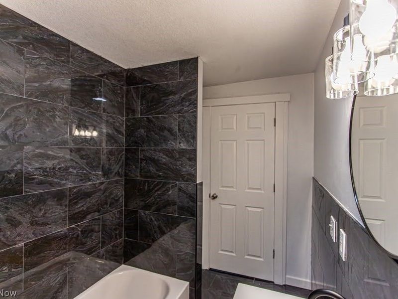 538 Redondo Road , Youngstown, OH 44504 Photo 7