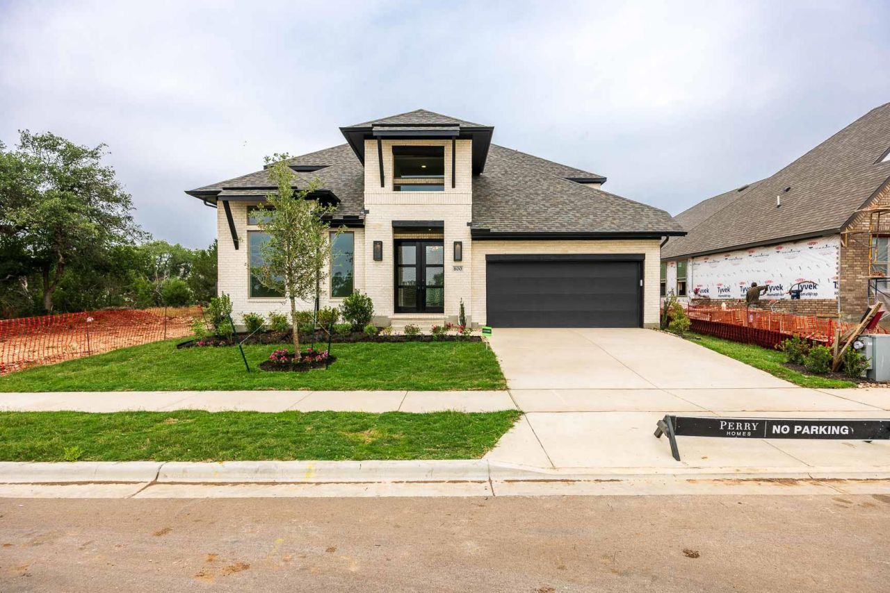800 High Summit Dr, Georgetown, TX 78628 Main Photo