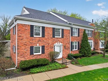 1460 Trailwood Path, Bloomfield Hills, MI 48301