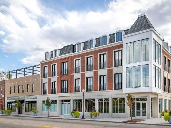 110 W Savidge Street, Unit 204, Spring Lake, MI 49456