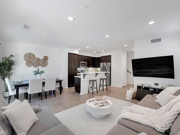 14902 W Navarre, Sylmar, CA 91342