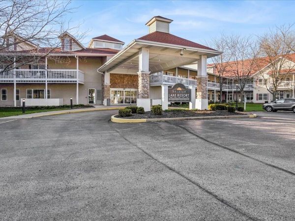 1505 S Shore Dr, Unit 205, Delavan, WI 53115