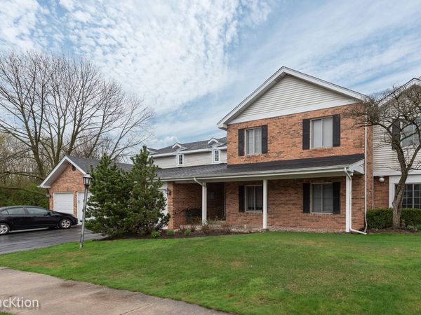 717 Maplewood Court , Unit B, Willowbrook, IL 60527