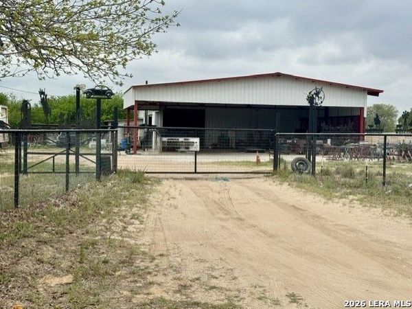 81 Stevens Rd, Somerset, TX 78069