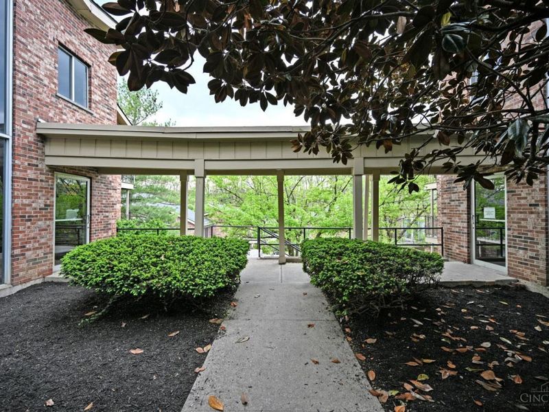 3065 Alpine Terrace, Unit 12A, Cincinnati, OH 45208 Photo 3