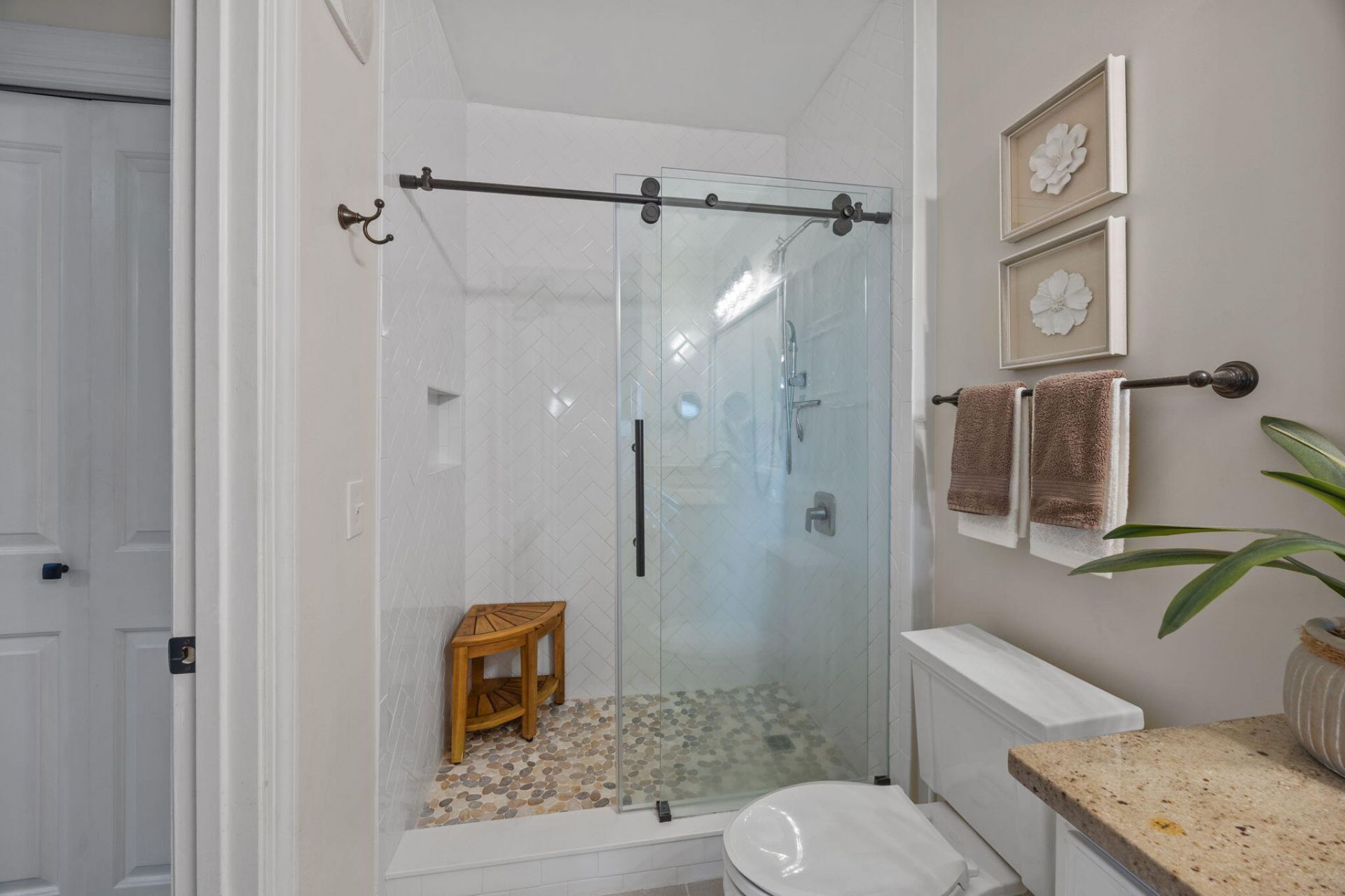 2244 Ashley Crossing Drive Photo 17