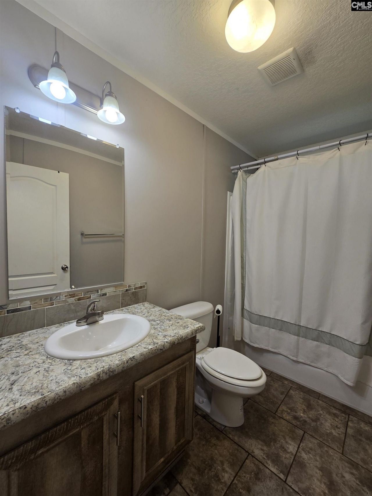 1011 Blacksgate E  Photo 10